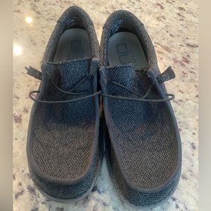 Men’s Hey Dudes size 9, great condition